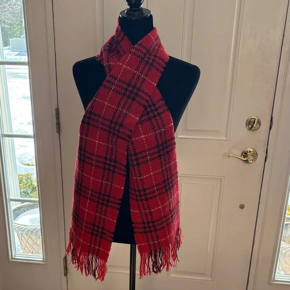 Vintage Burberry Red and Black Wool Scarf With Fringe - Picture 3 of 3
